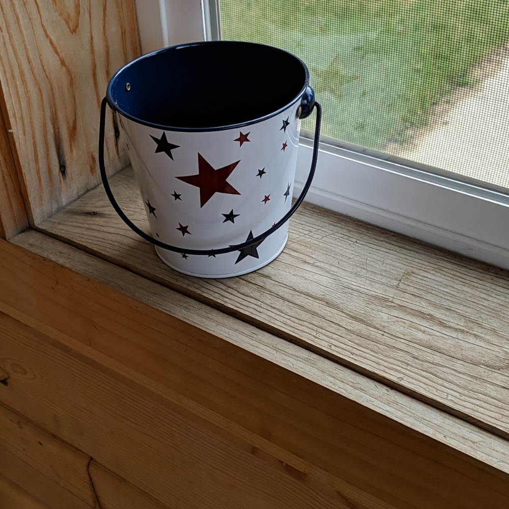 4 1/2" red white and blue pail